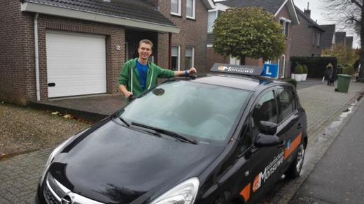 Colin Willems is geslaagd voor het rijbewijs bij Autorijschool Ruud Monsuwé
