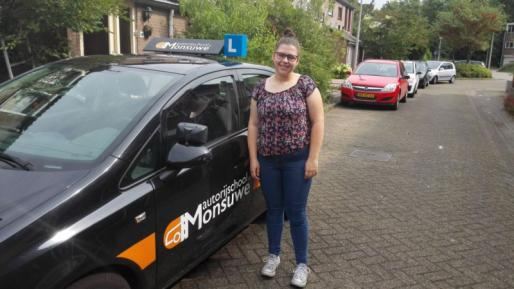 Inge Notermans is geslaagd voor het rijbewijs bij Autorijschool Ruud Monsuwé