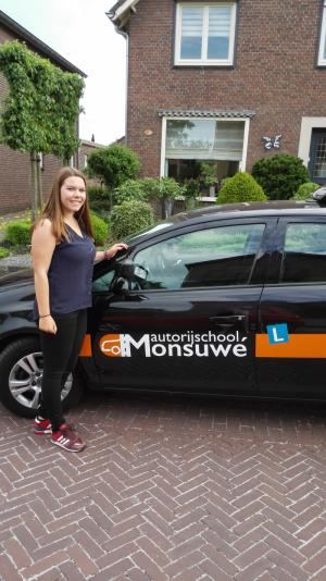 Miloe Bosten is geslaagd voor het rijbewijs bij Autorijschool Ruud Monsuwé