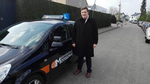 Rud Heijnen is geslaagd voor het rijbewijs bij Autorijschool Ruud Monsuwé