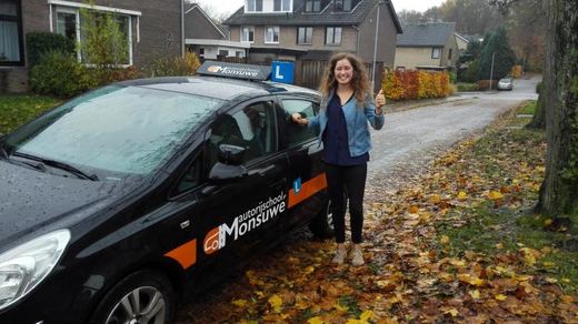 Tara Puls is geslaagd voor het rijbewijs bij Autorijschool Ruud Monsuwé