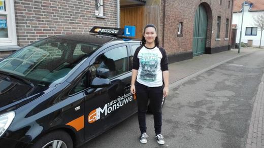 Ting Weijers is geslaagd voor het rijbewijs bij Autorijschool Ruud Monsuwé