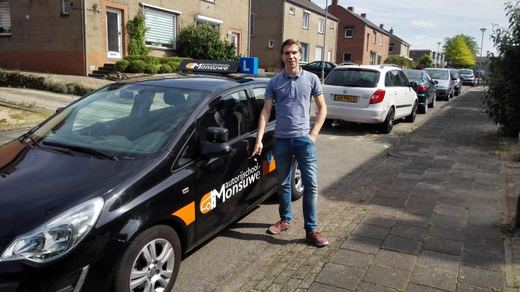 Yorne Kelderman is geslaagd voor het rijbewijs bij Autorijschool Ruud Monsuwé